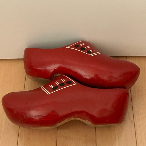 Vintage Wooden Dutch Red Clogs with White Patterns - Picture 9 of 11